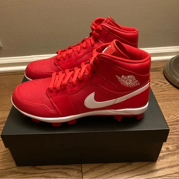 Air Jordan Retro MCS Mens Baseball Cleats University Red/White AV5354 601  NEW